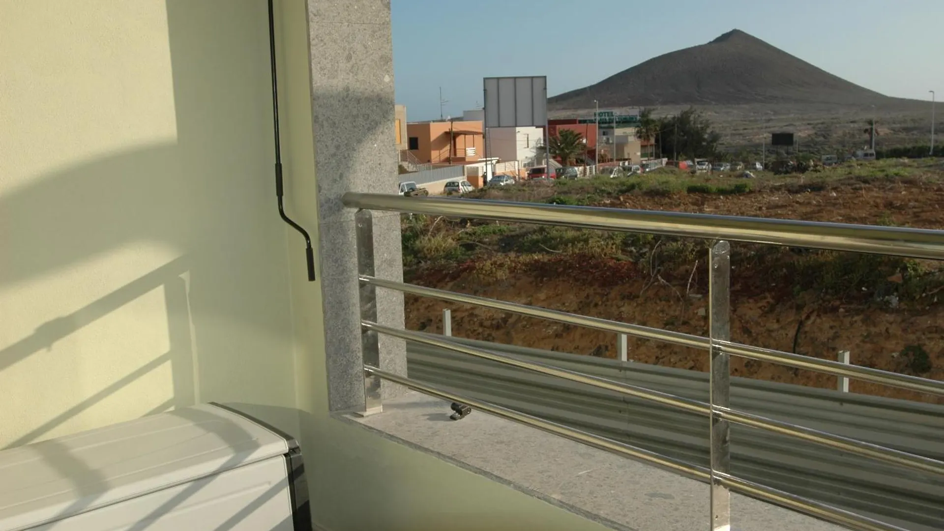Apartamento Playa El Medano Con Terrazas, Vistas, Garaje Y Trastero, En La Gaviota, 36, Zona Wind Surf Apartment